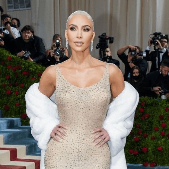 Elbise için bedenini hazırlamak: Kim Kardashian