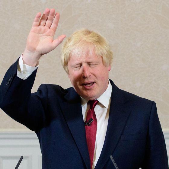 Boris Johnson istifa etti