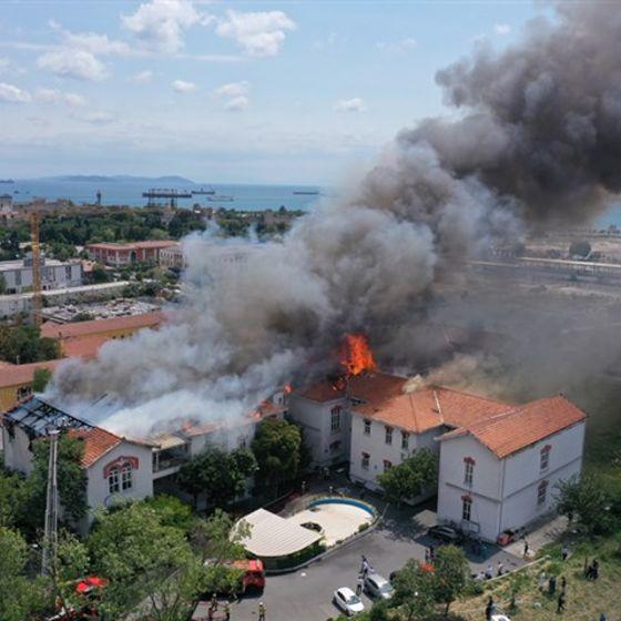 🚨​ Balıklı Rum Hastanesi'nde yangın: hastalar tahliye ediliyor