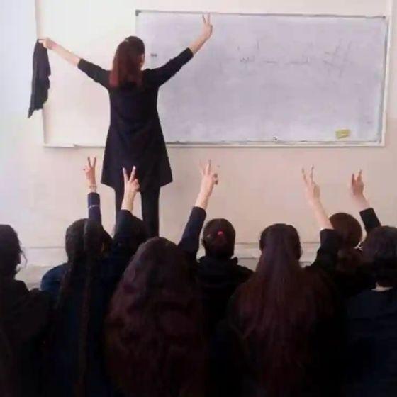 İran'da öğrenciler neden zehirleniyor?