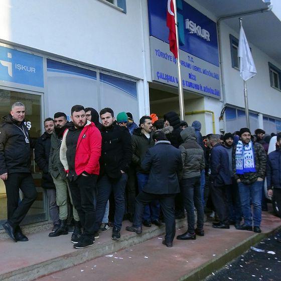 İşsizlik oranı yeniden çift hanelerde