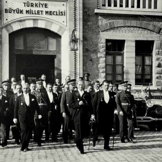 TBMM'nin azalan yetkileri ve eriyen gücü
