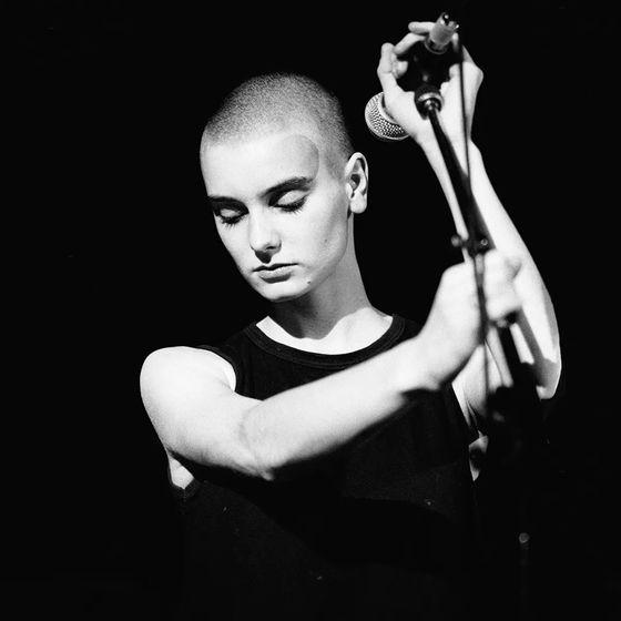 📷 Işıltılı bir Sinéad O’Connor portresi
