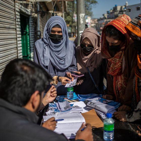 Pakistan'da saldırıların gölgesinde seçimler