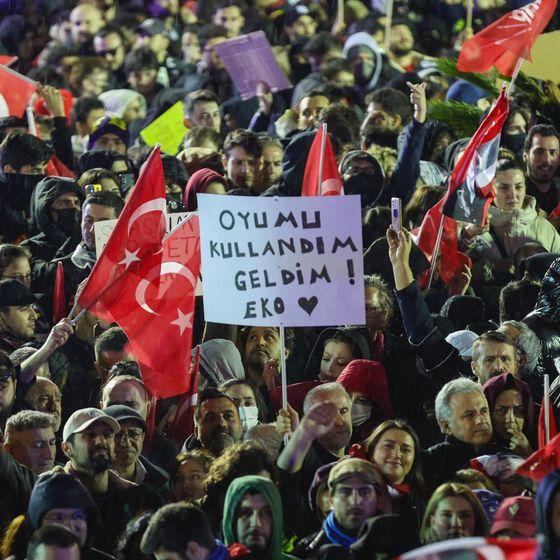 İmamoğlu '15 milyon oy'la resmen aday: Özel’den erken seçim çağrısı