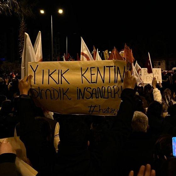 Protestolar devam ediyor: ‘Hatay halkının öfkesi toplumsal direnişe dönüştü’