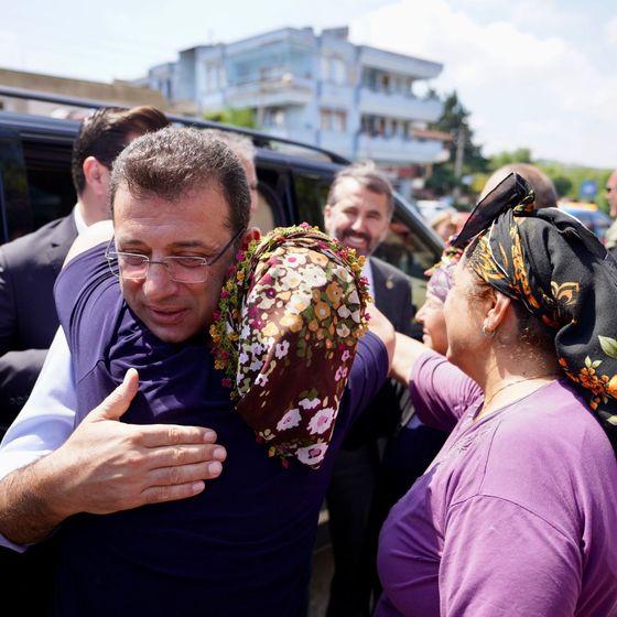 Hatay’da depremzedelere imza tehdidi: Konteyner kentte kamerayla takip iddiaları