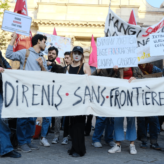 Sorbonne öğrencileri Türkiye için eylemdeydi: 'Gurbet zor, biber gazı burnumuzda tütüyor'