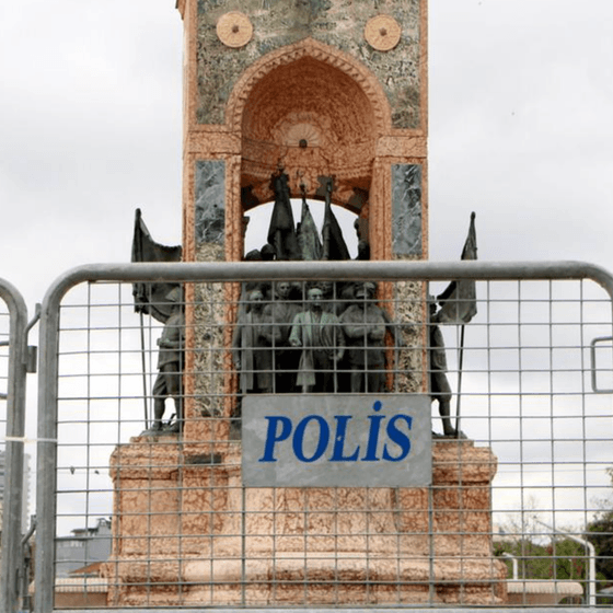 Kayıtsız işçilerin yurdu Unkapanı'ndan abluka altında meydanlara: İstanbul'dan 1 Mayıs manzaraları