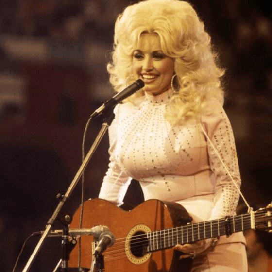 Herkesin Dolly'si: Dolly Parton kutuplaşmış bir ülkenin iki yakasını nasıl biraraya getirdi?