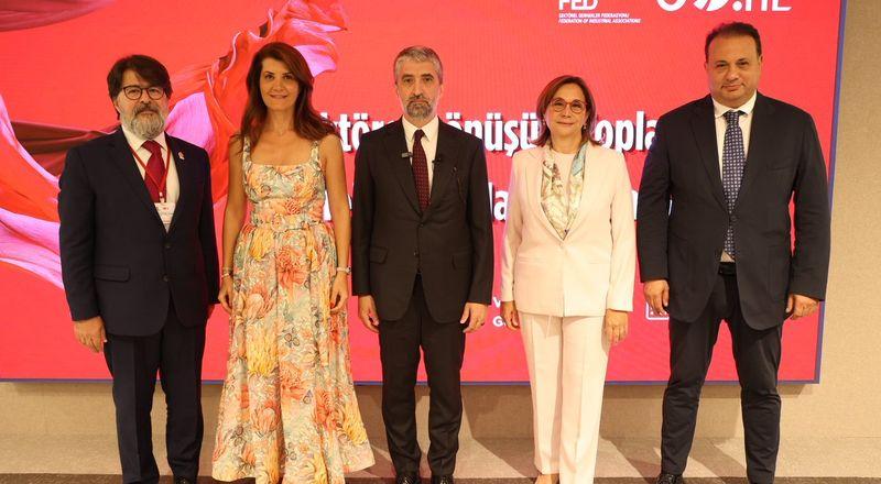 Sanayisizleşme uyarısı: Hazır giyim sektörü 2050 için yeni yol haritası sundu