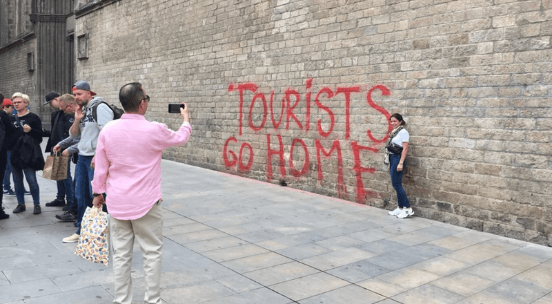 Randevulu selfie, manzaralı bariyer: Şehirler aşırı turizmle nasıl mücadele ediyor?