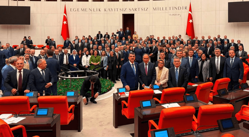 Siyasetin sonbahar gündemi yeniden anayasa ve 'çerçeve'