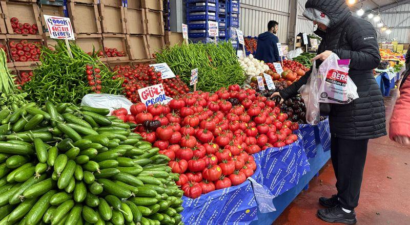 Katılaşan enflasyon ve yavaşlayan büyüme