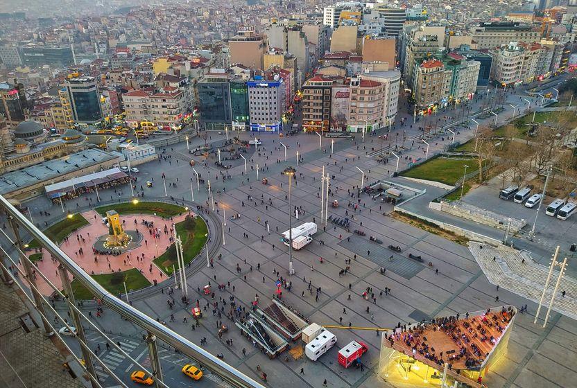 taksim-meydani-ve-katilimcilik-tartismasi