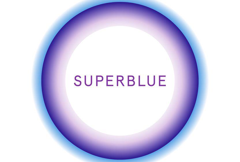 Sanatçılar tarafından tasarlanan, ziyaretçiler tarafından tamamlanan sloganıyla Superblue!