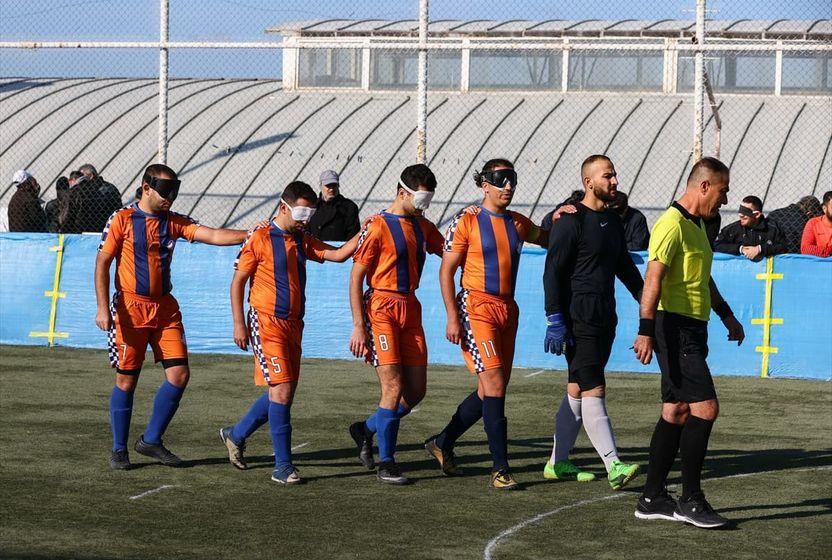 Sesi Görenler: B1 futbolu