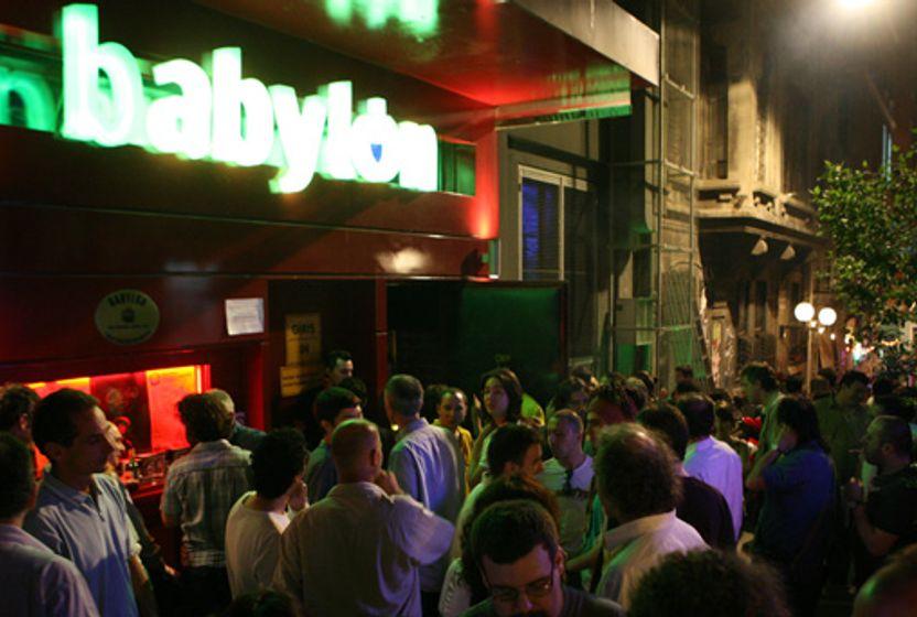 Babylon'un önü