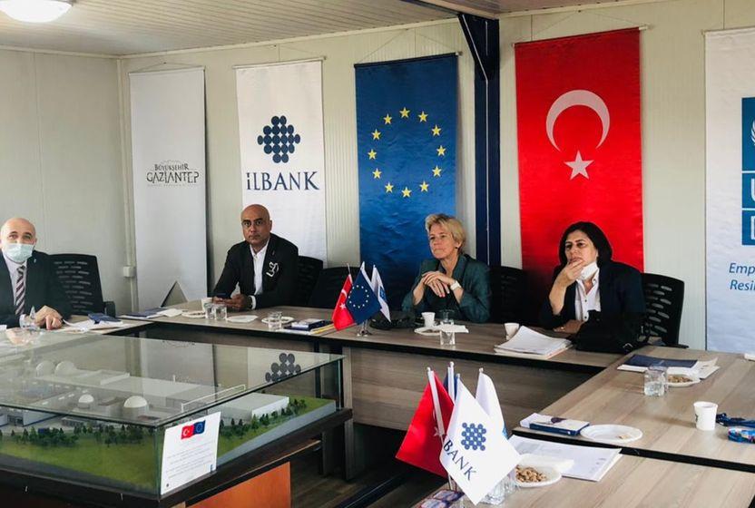 ortakliklar-ve-antep-fistigi-gaziantepte-ilk-izlenimlerim-louisa-vinton-mayis-2021de-turkiyeye-geldigimde-ilk-saha-ziyaretimi-yapacagim-yer-elbette-gaziantep-idi-83-milyon-nufusuyla-uc-denizin-ortasinda-ve-iki-kitada-yer-alan-topraklariyla-turkiye-buyuk-bir-ulke-simdi-artik-memleketim
