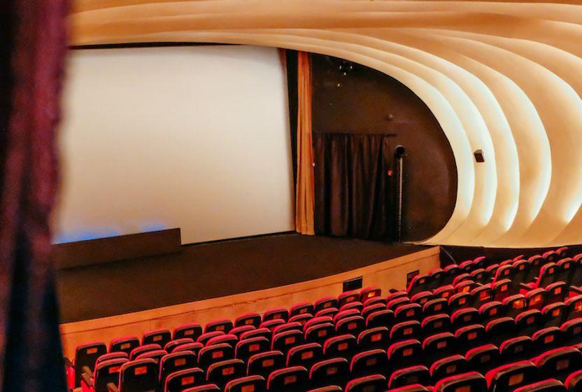 kadikoy-sinemasinda-geceler-uzun