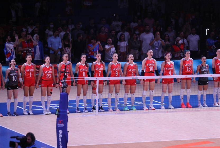 a-milli-kadin-voleybol-takiminin-istikrarli-basarisini-taclandirmak-icin-ne-gerekiyor