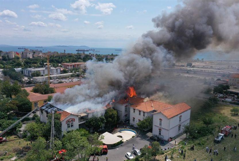 🚨​ Balıklı Rum Hastanesi'nde yangın: hastalar tahliye ediliyor