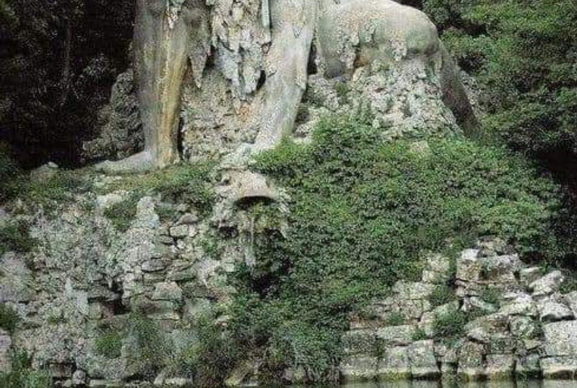 apenin-daglarinin-dev-heykeli-giambologna-italya-1580