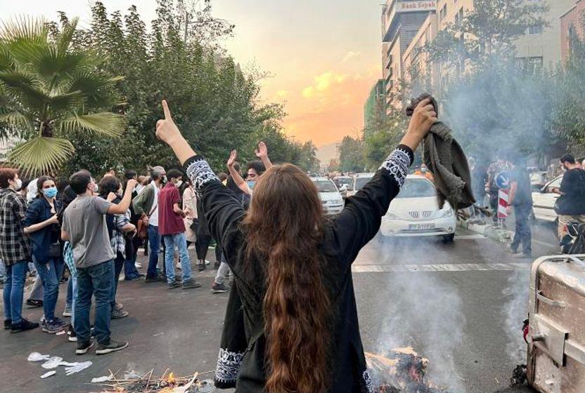 iranda-mehsa-emini-protestolari-degisim-mumkun-mu