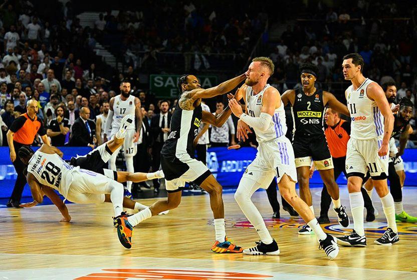 real-madrid-partizan-maci-olaylar-nedeniyle-erken-bitti