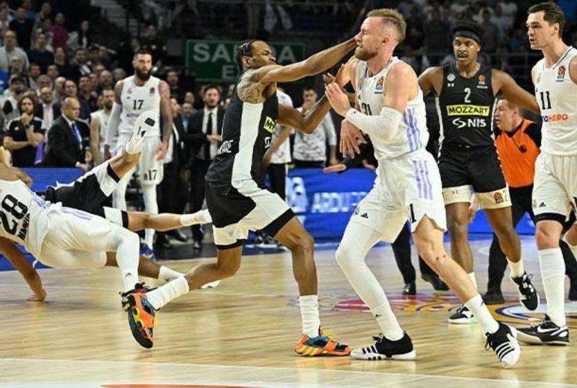 real-madrid-partizan-maci-olaylar-nedeniyle-erken-bitti-1