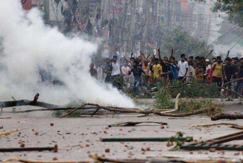 bangladeste-kamuda-kontenjan-protestolari-en-az-105-kisi-oldu