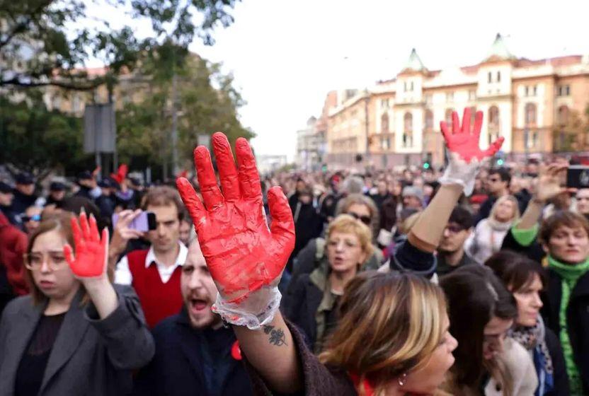 sirbistanda-protestolar-devam-ediyor-ogrenciler-ne-istiyor