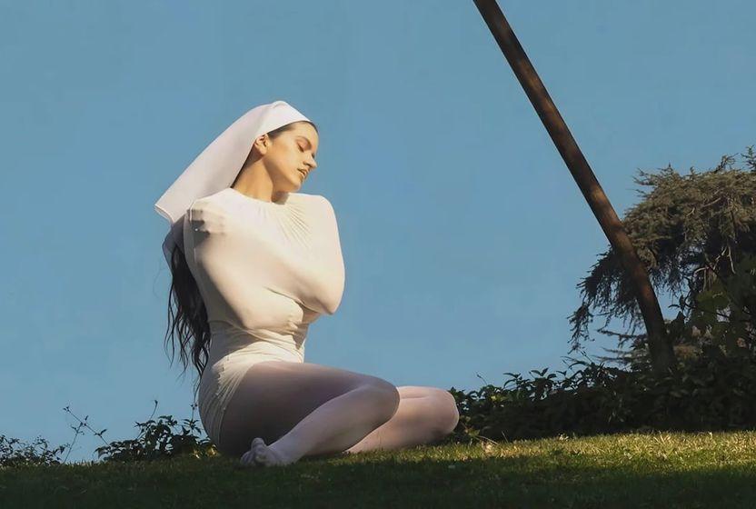 ekran-caginin-operasi-rosalianin-lux-albumu-popa-gorkemini