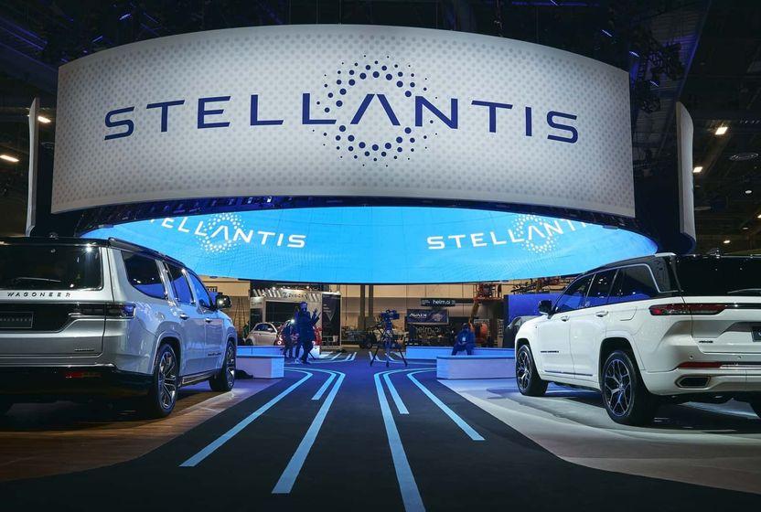 stellantiste-yeni-donem-ceo-koltugu-devredildi