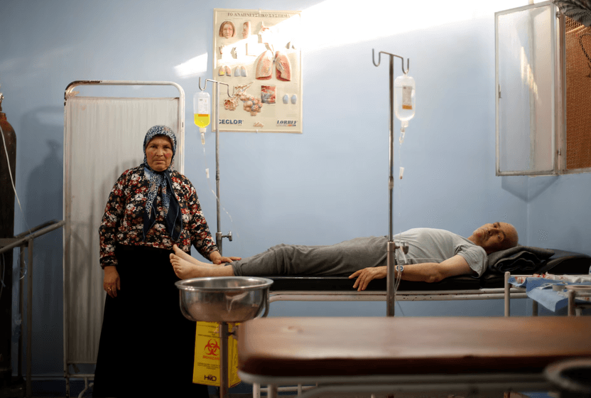 dort-ay-deneyimle-idlibde-harp-cerrahisi-alanindaki-doktor