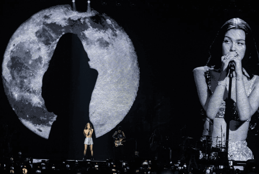 karamsarligin-cazibesi-pop-muzigin-karanlik-sarki-sozleri-bize