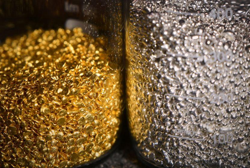 parabolik-yukselisten-dengelenmeye-altin-ve-gumuste-yeni-yol