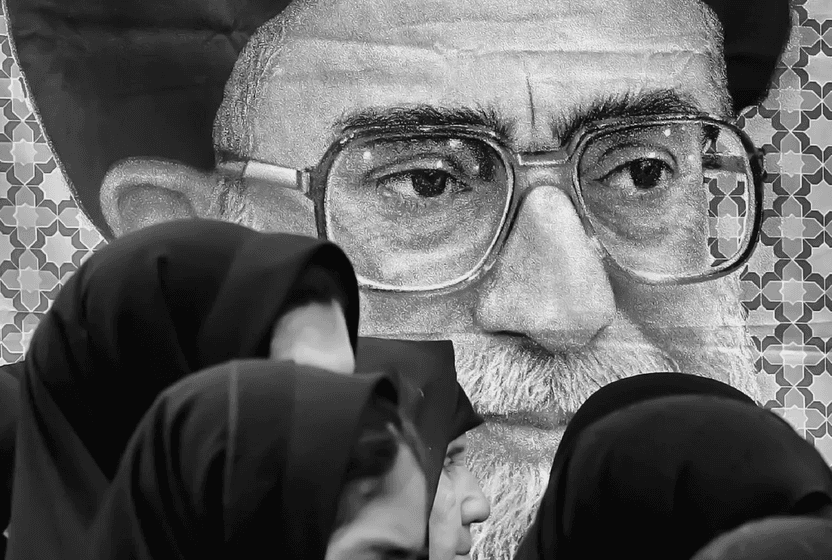 golgesi-olmayan-siyasetci-ayetullah-ali-hamaneyin-portresi