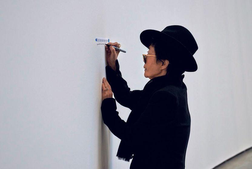 dunyanin-en-unlu-taninmayan-sanatcisi-yoko-ono-icses-ve-icyapi