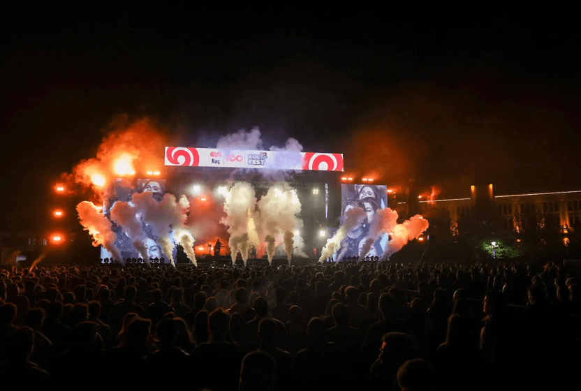 Sahneler farklı, konserler aynı: Büyük rock grupları neden şarkı listelerini değiştirmiyor?