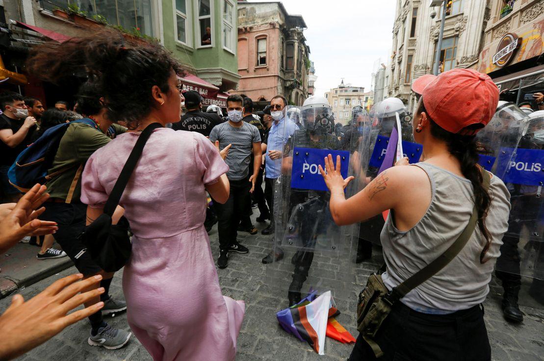 REUTERS/Dilara Senkaya