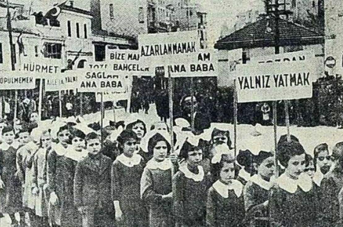 https://ogrencikariyeri.com/haber/fotograflarla-gecmisten-bugune-23-nisan-kutlamalari