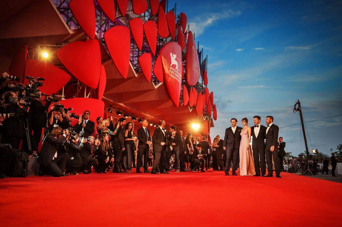 🎞️ 80. Venedik Film Festivali programı, müzik dinlemenin bedeli