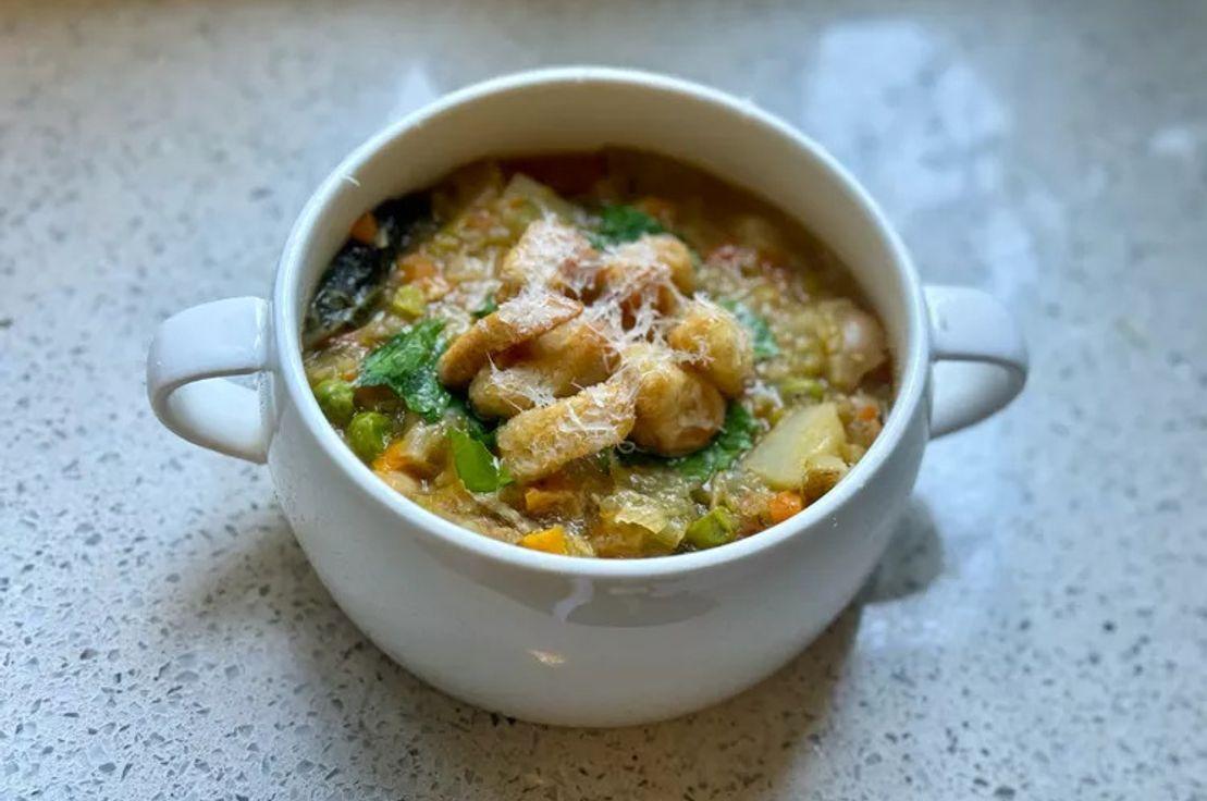 Minestrone çorbası. Fotoğraf: Bailey Fink, Allrecipes