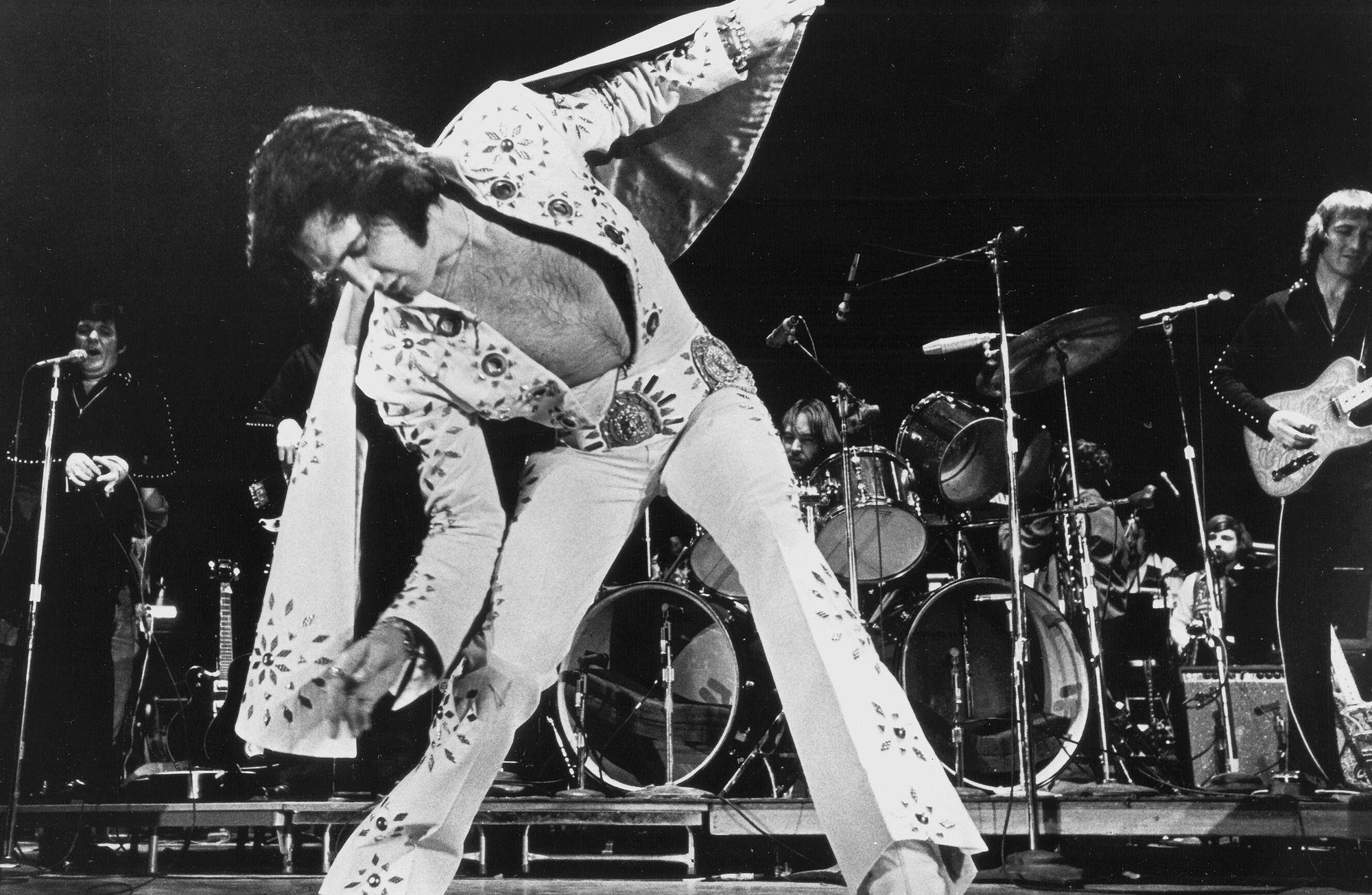 Kalıpları yıkmak ve Elvis Presley