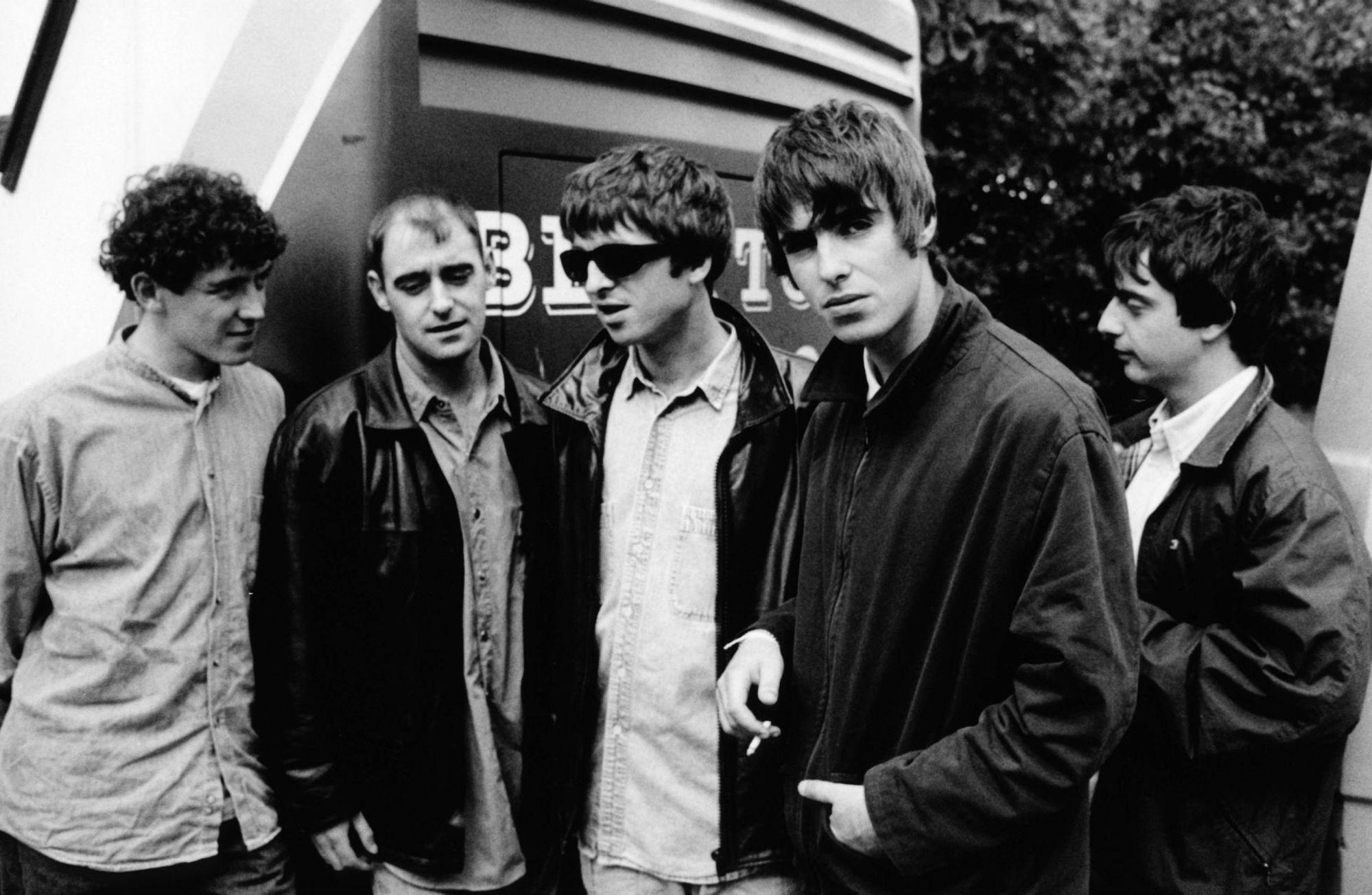 Coca Cola reklamlarından Monty Python şarkılarına, Oasis’in geri dönüşüm kutusu