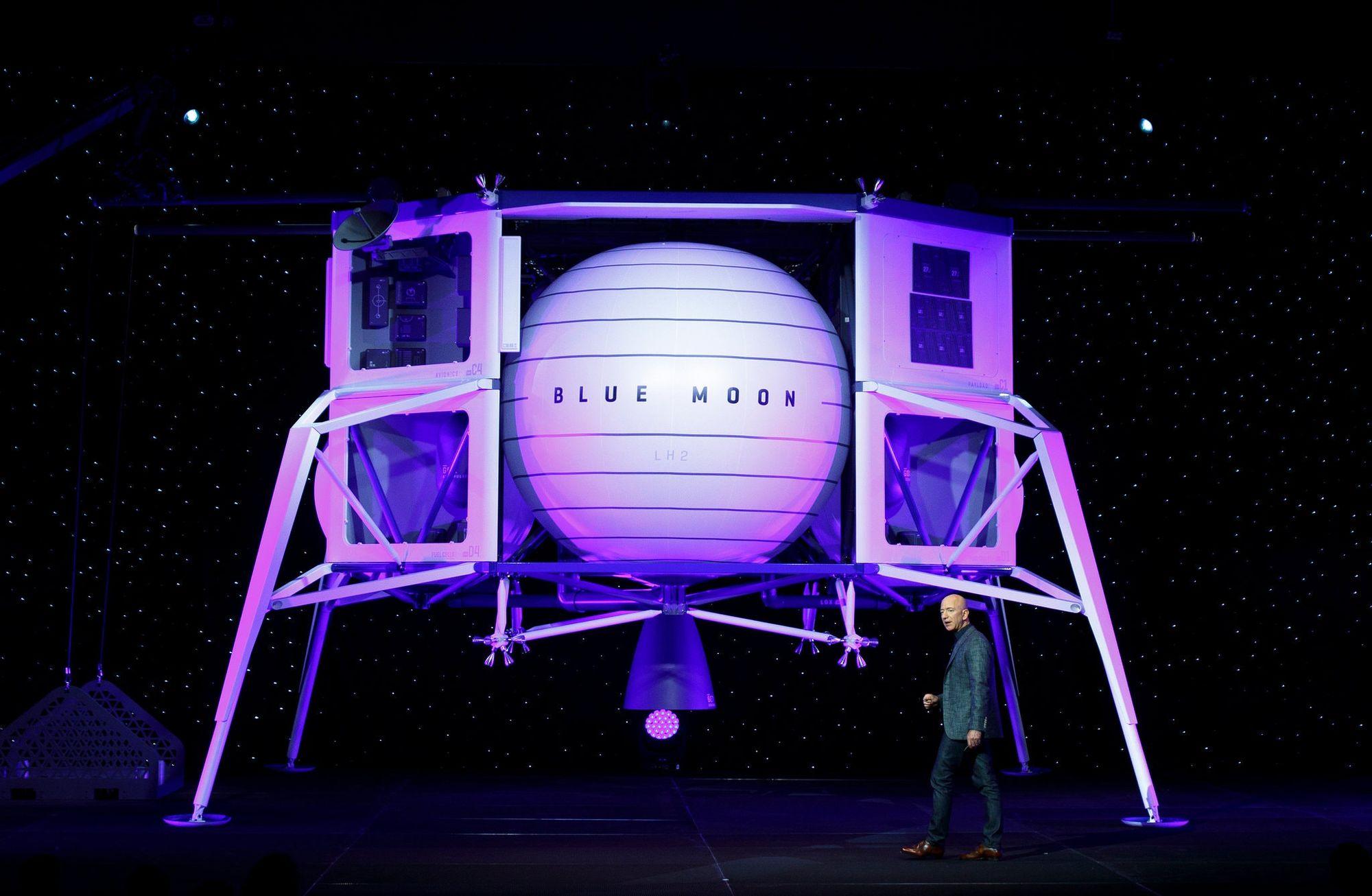 Bezos'suz Amazon, milyarderlerin uzay aşkı