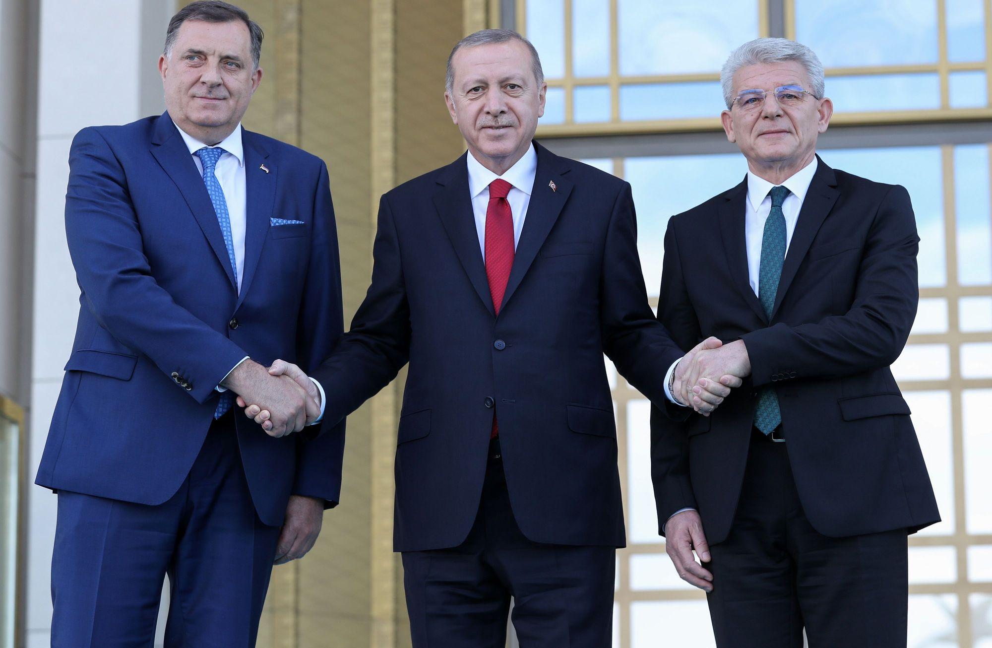 Ara buluculuk teklifi: Bosna'da neler oluyor?