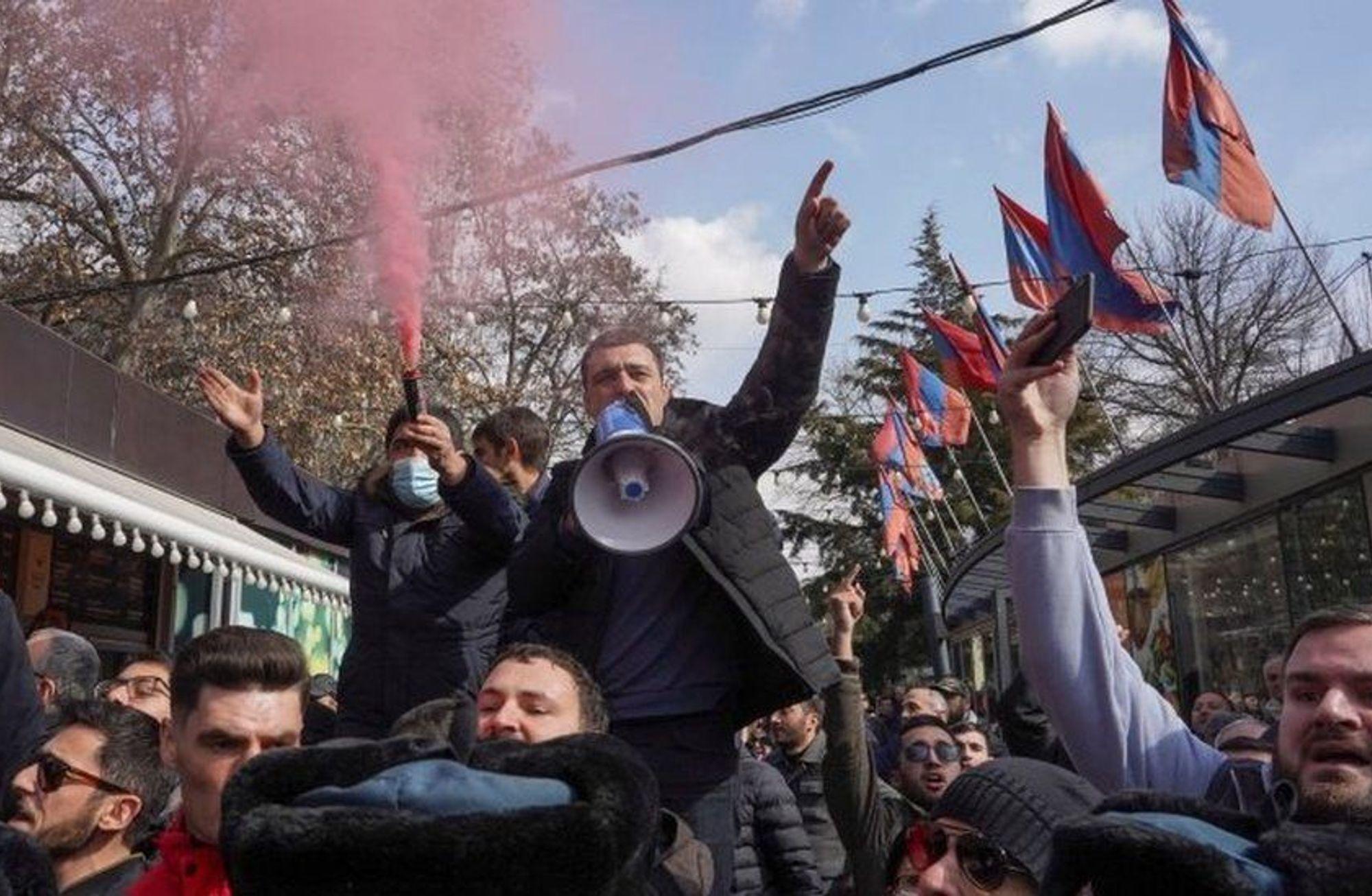 Ermenistan'da neler oluyor?