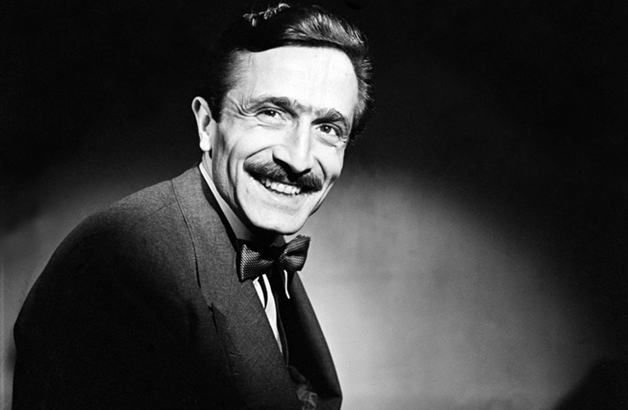 Özdemir Asaf Kadrajda